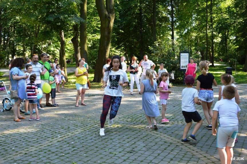 Wakacyjne teatry profilaktyczne z JDK. Niedziela z Indianami