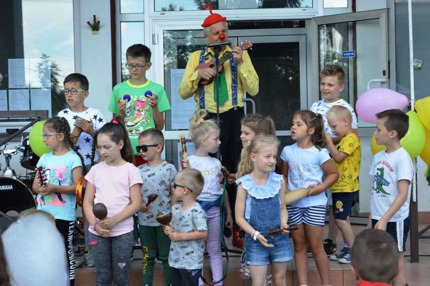 Wakacyjne teatry profilaktyczne z JDK. Moc szczęścia w Krajowicach