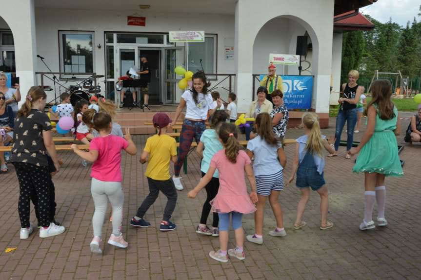Wakacyjne teatry profilaktyczne z JDK. Moc szczęścia w Krajowicach