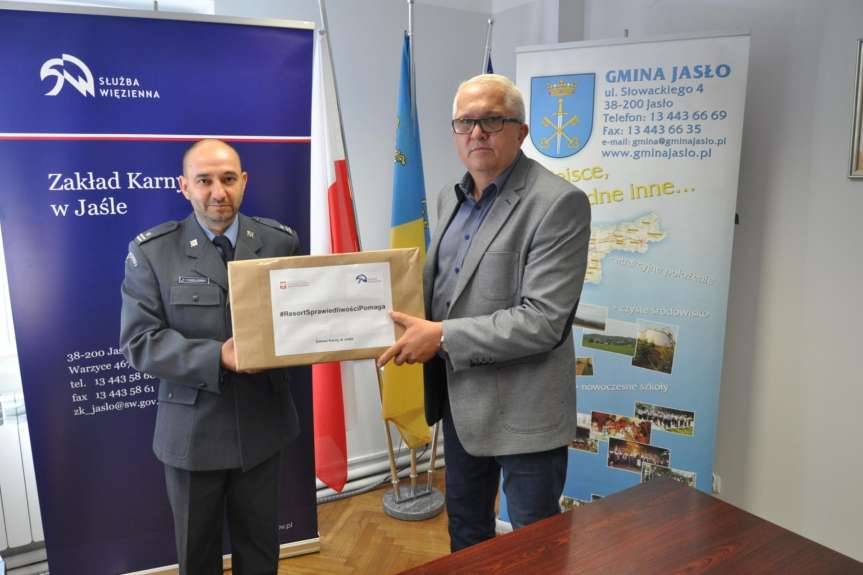 Jasło. Więźniowie uszyli - gmina rozdysponowała