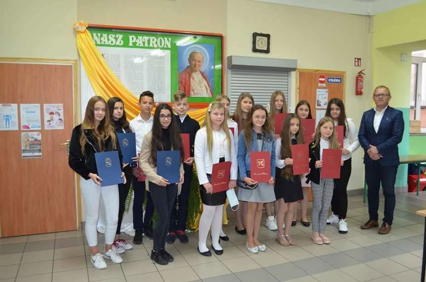 Stypendia burmistrza Kołaczyc dla zdolnych uczniów