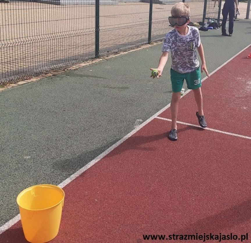 "Trener osiedlowy" w Jaśle: nie tylko gry i zabawy - także profilaktyka