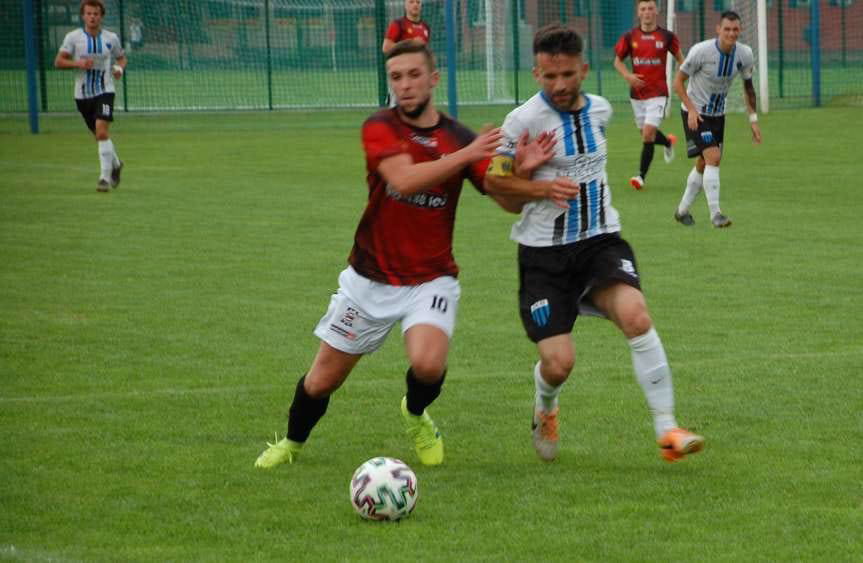 Piłka nożna. IV liga podkarpacka. Falstart Czarnych Jasło. JKS Jarosław wyraźnie lepszy od beniaminka