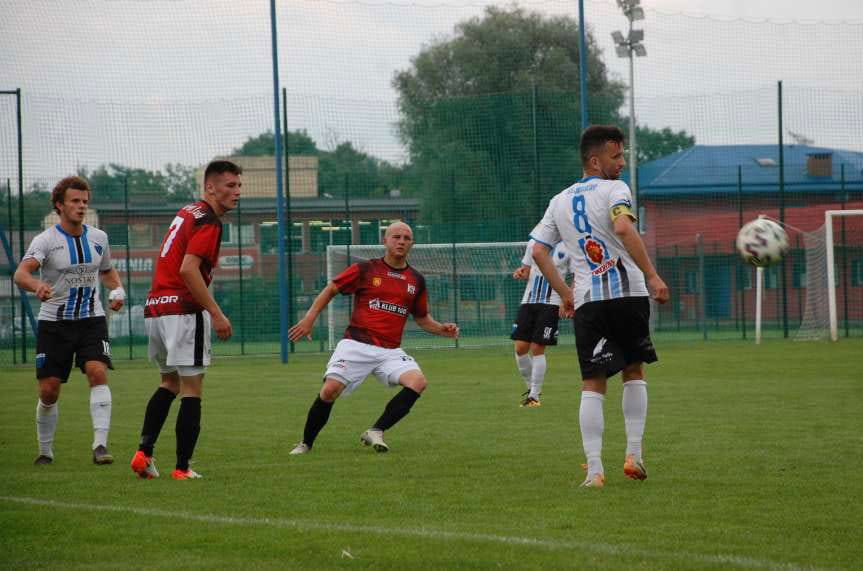 Piłka nożna. IV liga podkarpacka. Falstart Czarnych Jasło. JKS Jarosław wyraźnie lepszy od beniaminka