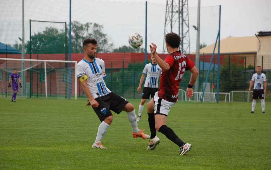 Piłka nożna. IV liga podkarpacka. Falstart Czarnych Jasło. JKS Jarosław wyraźnie lepszy od beniaminka