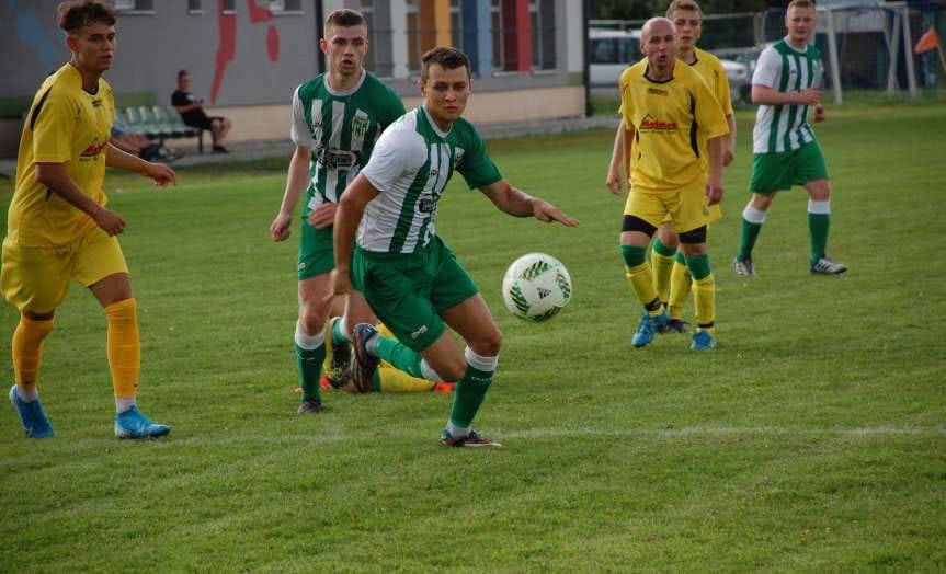 Piłka nożna. V liga krośnieńska. Porażki Czeluśnicy i Tempa Nienaszów