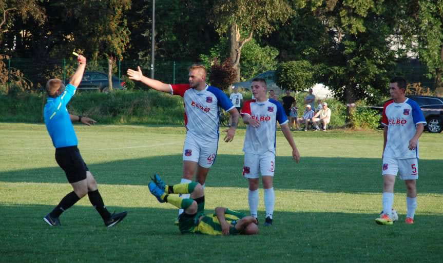 Piłka nożna. V liga krośnieńska. Czeluśnica zgasiła Iskrę. Pierwsze zwycięstwo drużyny Roberta Mastaja