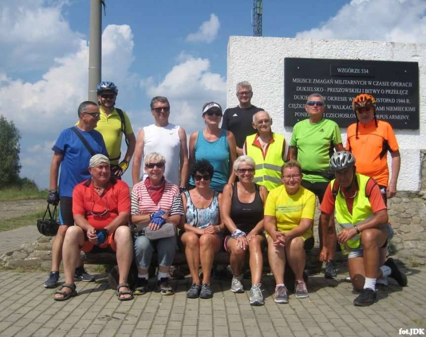 Wyprawa rowerowa na wzgórze Franków. Sielskie krajobrazy i wojenna przeszłość
