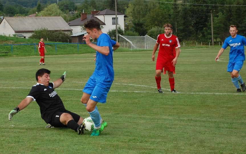 Piłka nożna. V liga krośnieńska. Tempo Nienaszów zwycięskie w derbach powiatu. Ozdobą meczu piękny gol Mateusza Kucińskiego