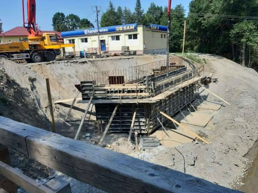 Desznica/Cieklin. Trzy mosty w budowie