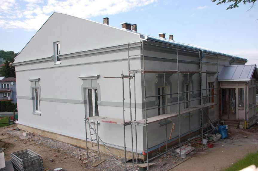 Trzcinica. Biblioteka w zabytkowej plebanii