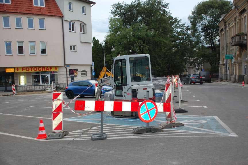 Jasło. Ludzkie kości na placu Żwirki i Wigury. Wstrzymano roboty ziemne