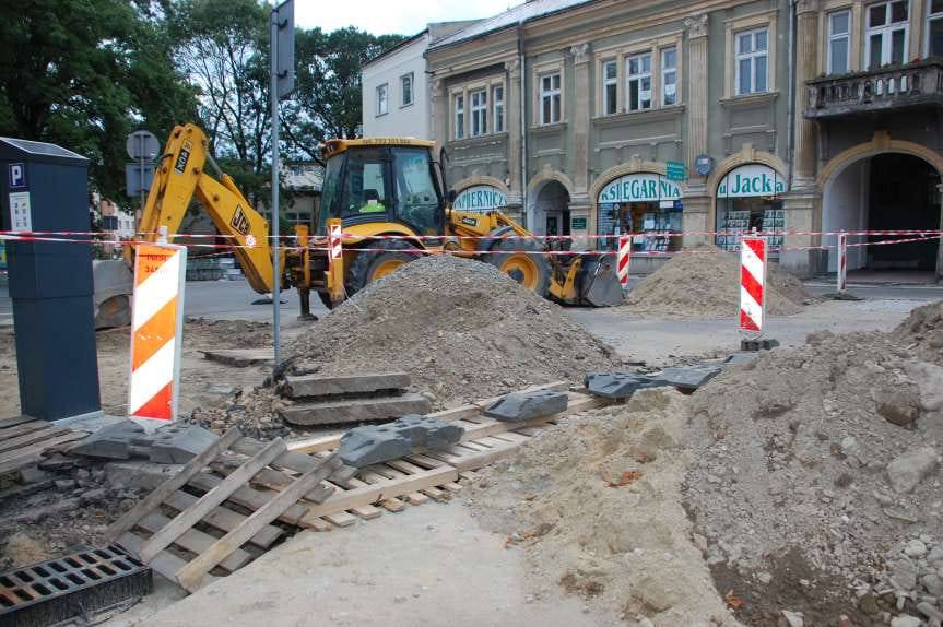 Jasło. Ludzkie kości na placu Żwirki i Wigury. Wstrzymano roboty ziemne