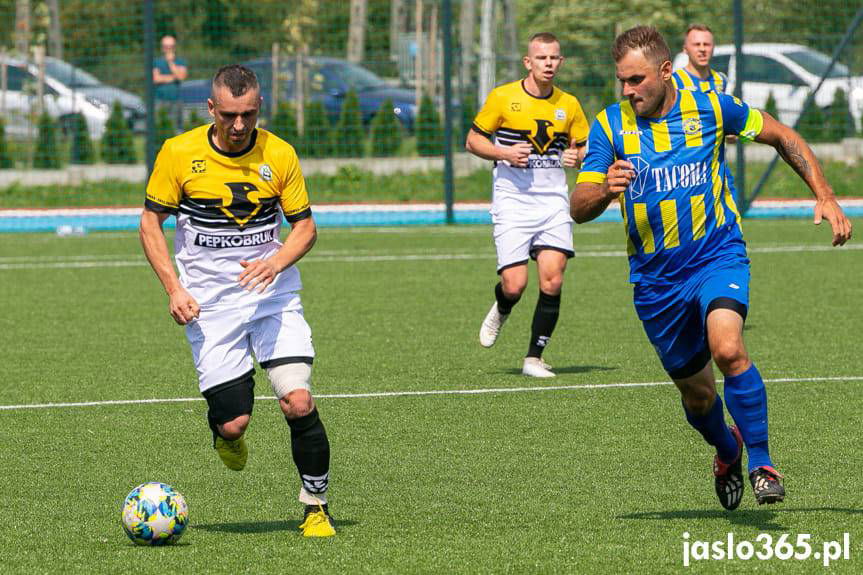 Piłka nożna. V liga krośnieńska. Mecz zmarnowanych okazji. Ostoja znów punktuje na wyjeździe