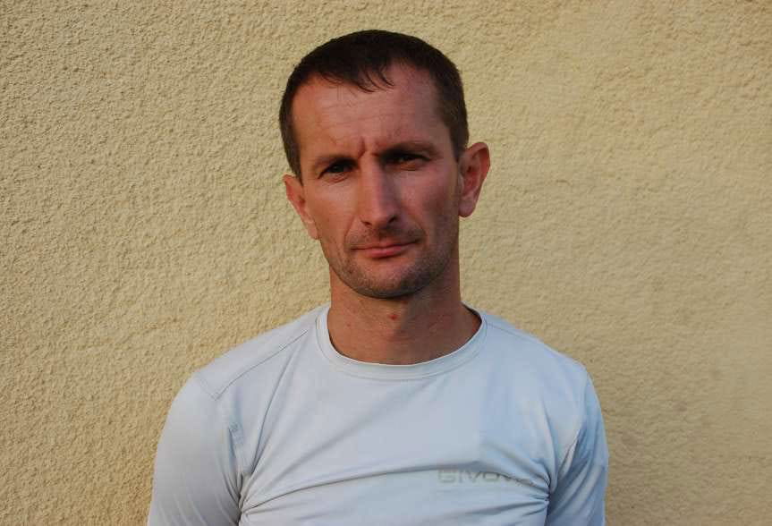 Piłka nożna. V liga krośnieńska. Derby powiatu dla Tempa po brzydkim meczu rozbitych głów. Wiktor Cyran jak za dawnych lat...