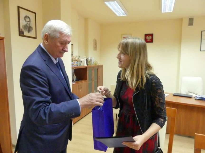 Ślubowanie nauczyciela mianowanego w jasielskim starostwie