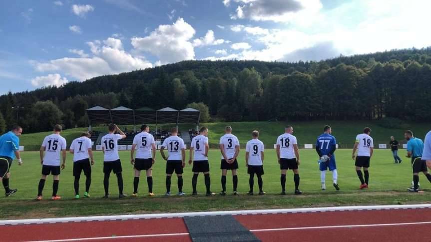 Piłka nożna. V liga krośnieńska. Ostoja Kołaczyce postraszyła lidera. Przegrała w Ustrzykach po kontrowersyjnym rzucie karnym