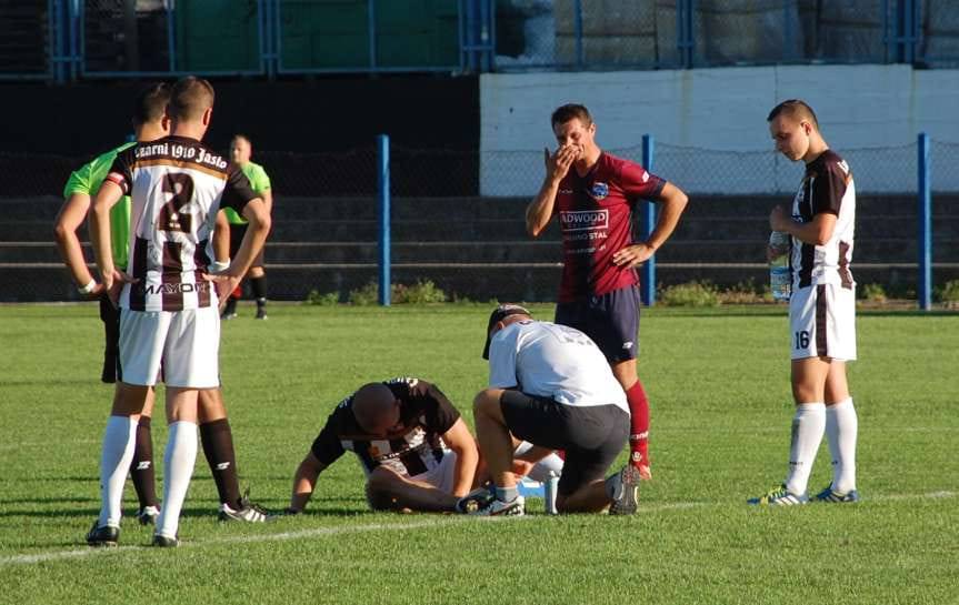 Piłka nożna. IV liga podkarpacka. Trzecia z rzędu przegrana Czarnych. Pavlo Kulish zmarnował karnego