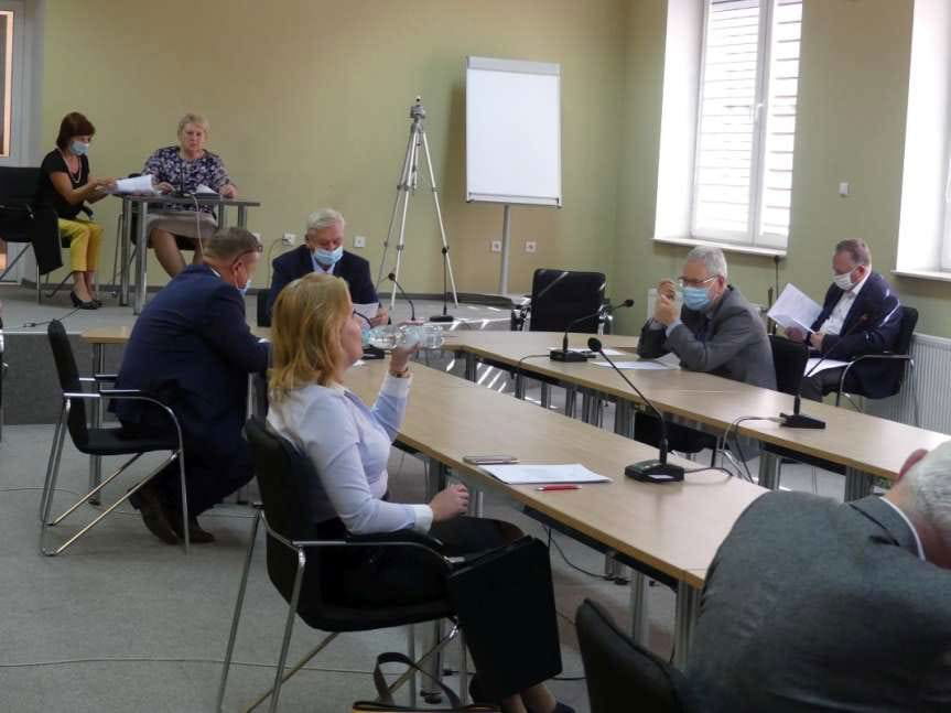 Nadzwyczajna sesja Rady Powiatu w Jaśle. Termomodernizacja szkół, przebudowa oddziału pediatrii i adaptacja poddasza w bursie