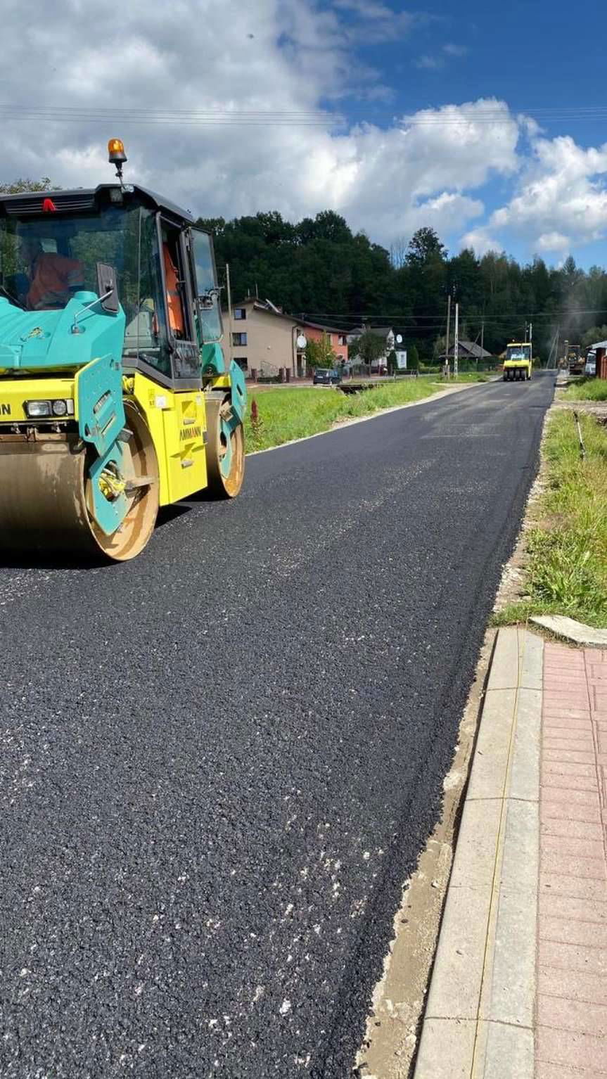 Trzcinica. Remont drogi gminnej
