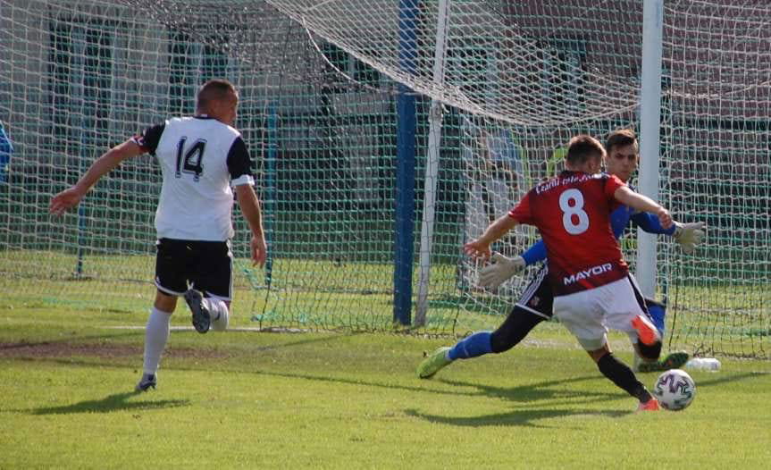 Piłka nożna. IV liga podkarpacka. Czarni Jasło urwali punkty liderowi