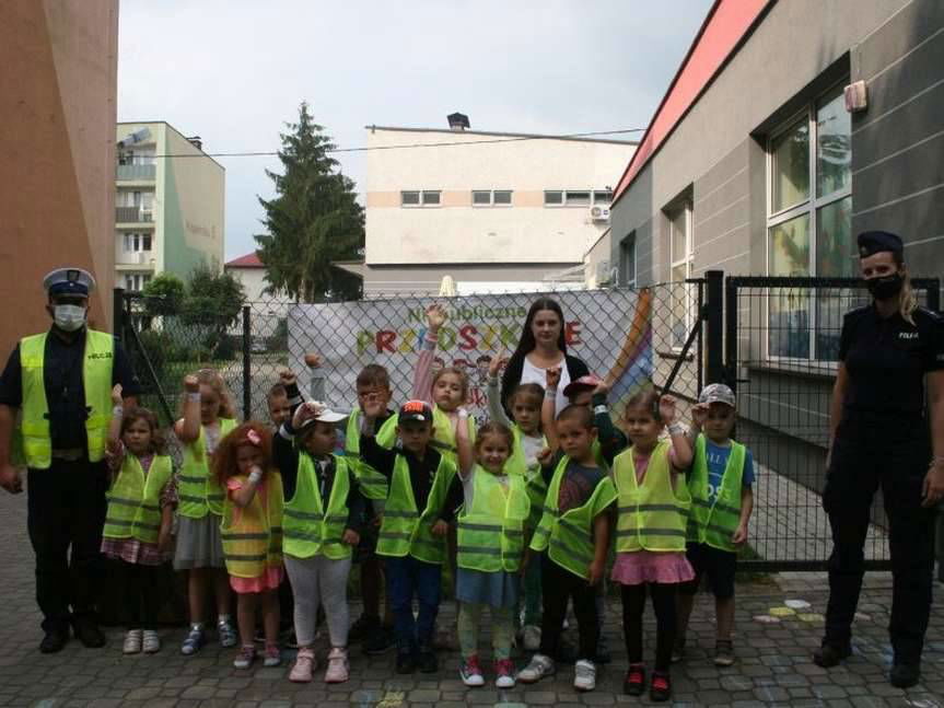 Powiat jasielski. Bezpieczna droga do szkoły. Edukacyjne spacery z policją