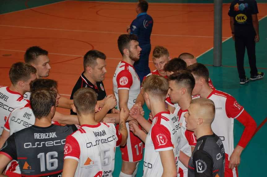 Siatkówka. II liga mężczyzn. Zwycięska inauguracja sezonu MKS MOSiR Jasło