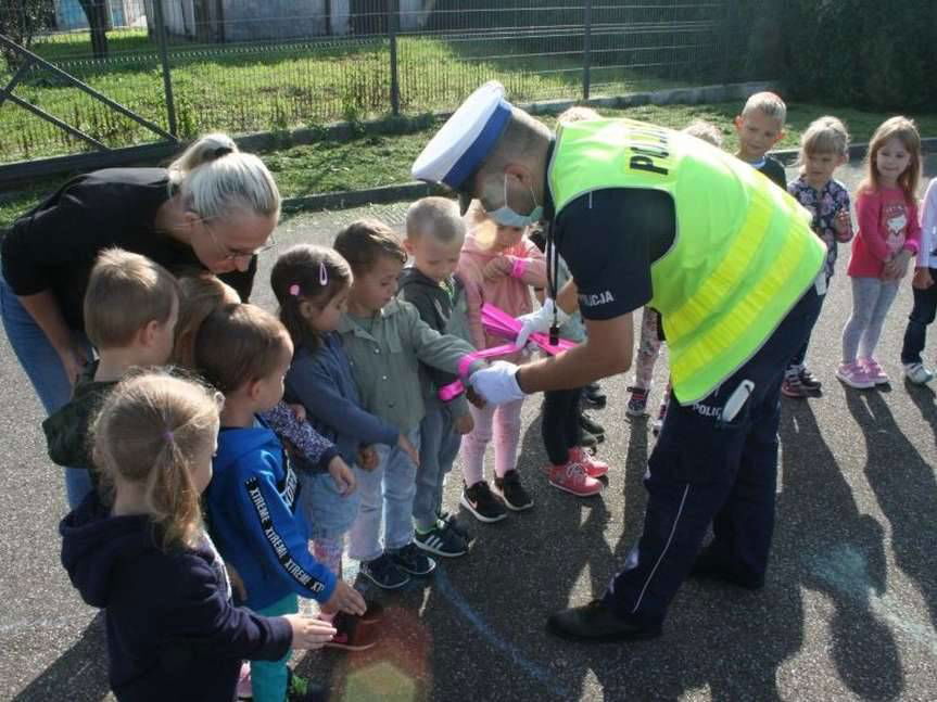 Powiat jasielski. Policjanci rozdawali odblaski