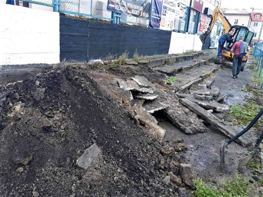 Jasło. Ruszyły prace przy dwóch boiskach sportowych 