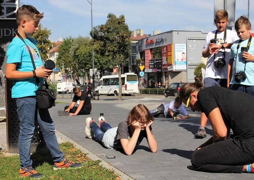 Miejska Biblioteka Publiczna w Jaśle. Pod powiekami światła - warsztaty fotograficzne z Pawłem Kulą