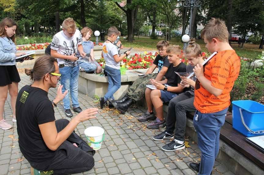 Miejska Biblioteka Publiczna w Jaśle. Pod powiekami światła - warsztaty fotograficzne z Pawłem Kulą