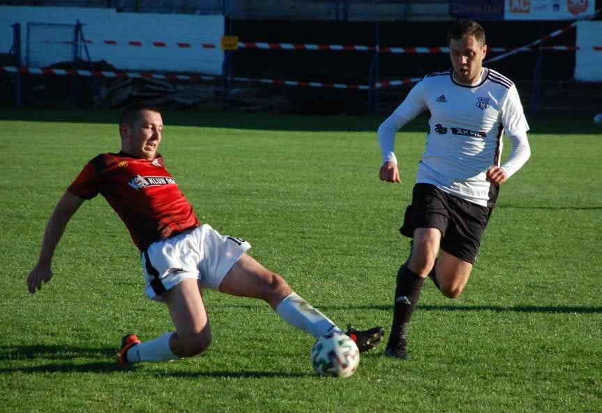 Piłka nożna. IV liga podkarpacka. Indolencja strzelecka Czarnych Jasło