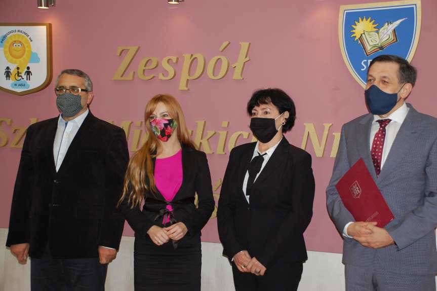 Nowoczesna pracownia językowa nagrodą za zwycięstwo w Jasielskiej Lidze Naukowej z Lotosem