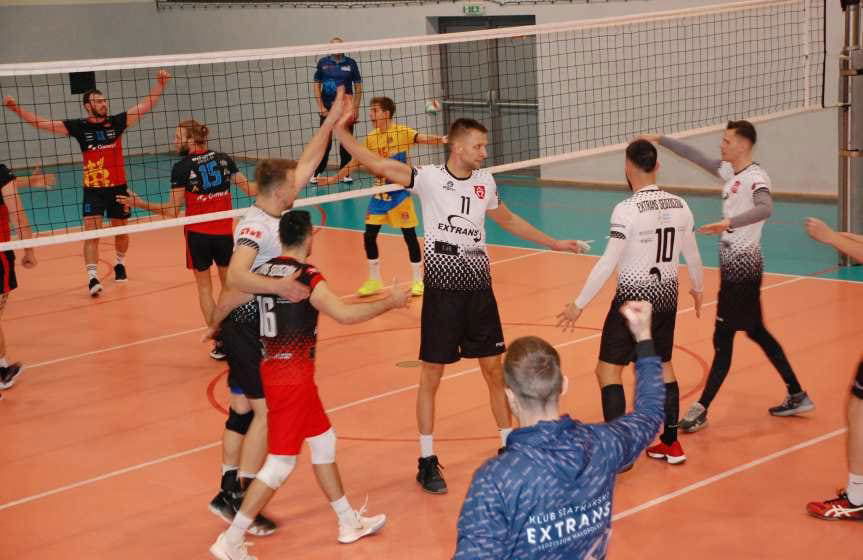 Siatkówka. II liga mężczyzn. Pewne zwycięstwo MKS MOSiR Jasło