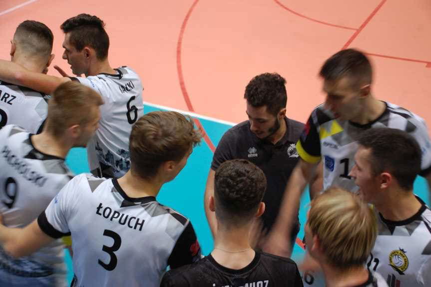 Siatkówka. II liga mężczyzn. Trzeci mecz - trzecie zwycięstwo MKS MOSiR Jasło