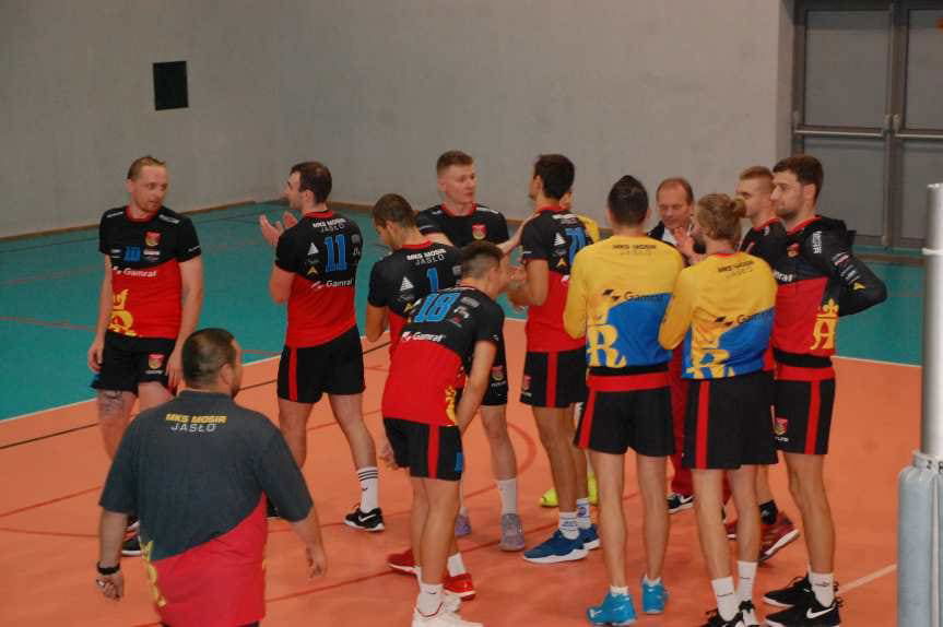 Siatkówka. II liga mężczyzn. Trzeci mecz - trzecie zwycięstwo MKS MOSiR Jasło