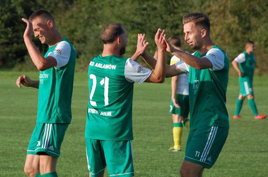 Piłka nożna. V liga krośnieńska. Niepokonany lider Bieszczady Arłamów w Nienaszowie!
