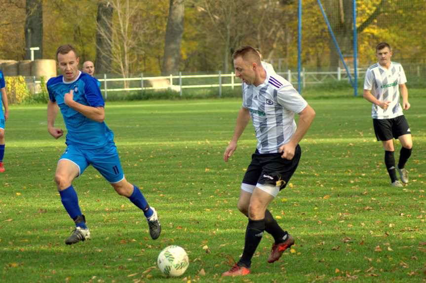 Piłka nożna. V liga krośnieńska. Twierdza w Nienaszowie zdobyta przez lidera. Remisy Skołyszyna i Ostoi. Porażka Czeluśnicy