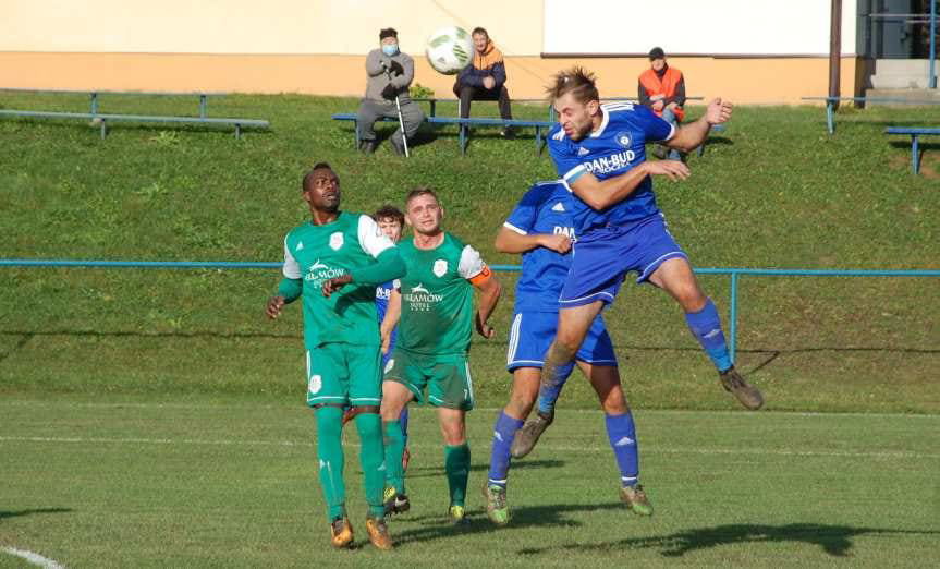 Piłka nożna. V liga krośnieńska. Twierdza w Nienaszowie zdobyta przez lidera. Remisy Skołyszyna i Ostoi. Porażka Czeluśnicy
