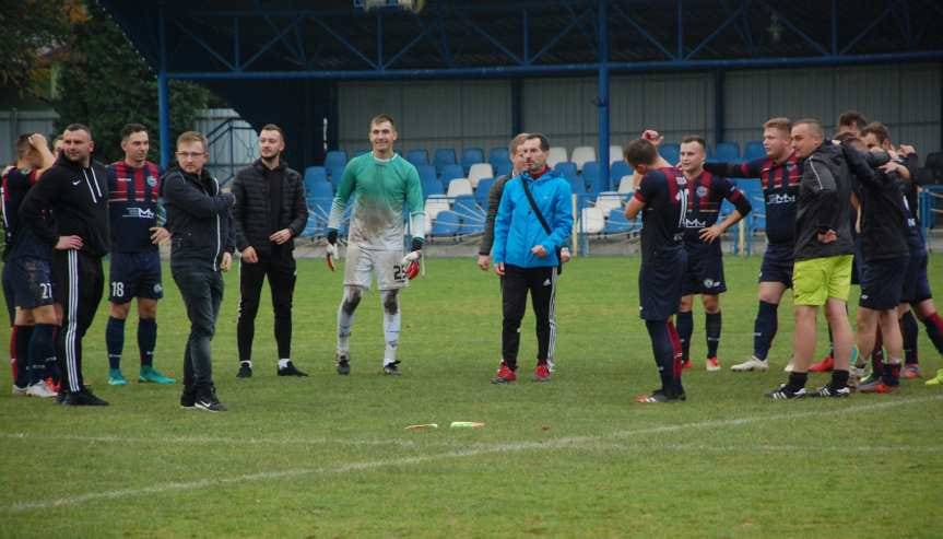 Piłka nożna. V liga krośnieńska. Derby powiatu w Skołyszynie