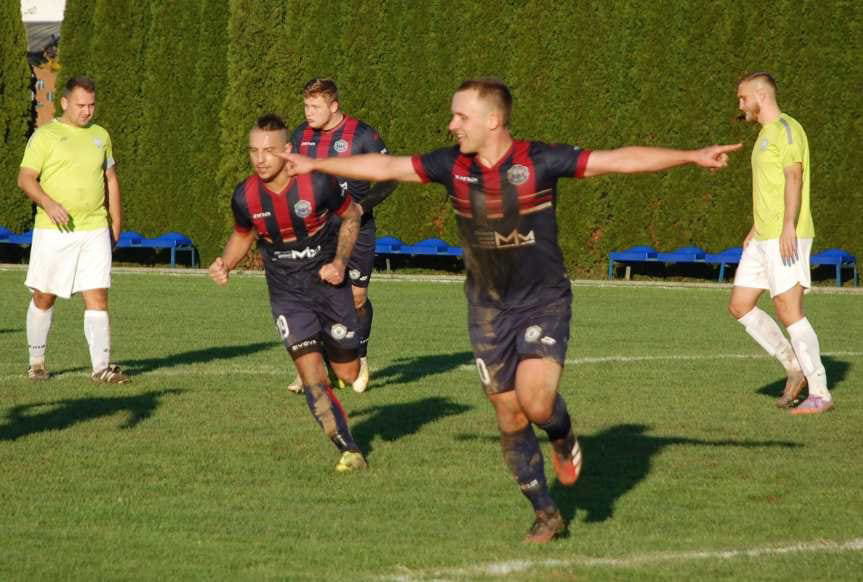 Piłka nożna. V liga krośnieńska. Skołyszyn prowadził 2-0. Ostoja uratowała remis w doliczonym czasie gry z rzutu karnego