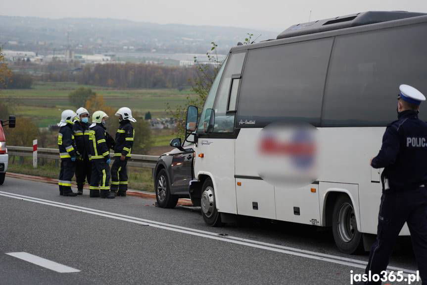 Wypadek w Warzycach, zderzenie samochodu osobowego i autobusu