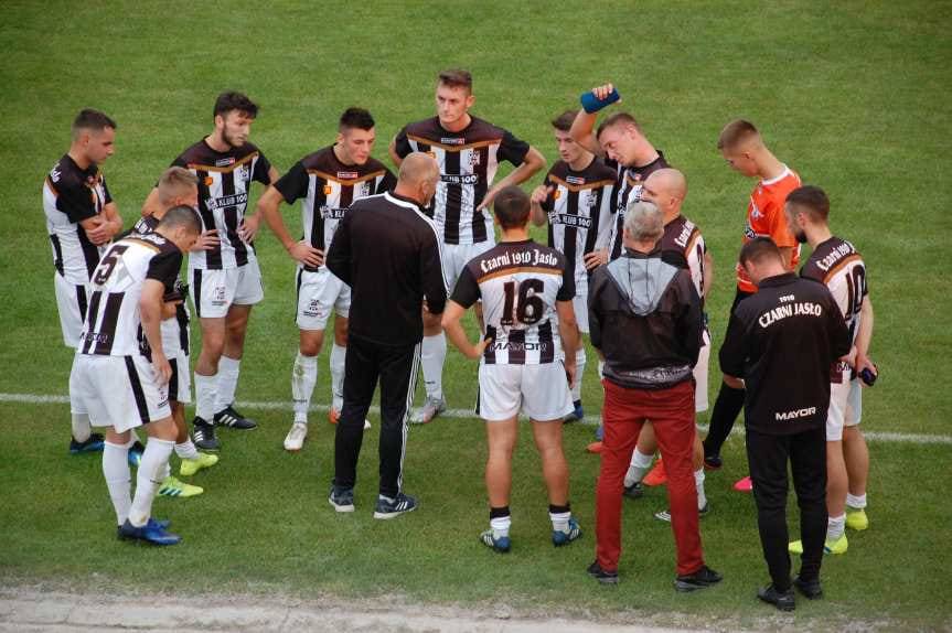 Piłka nożna. IV liga podkarpacka. Na koniec rundy Czarni Jasło grają z Igloopolem Dębica