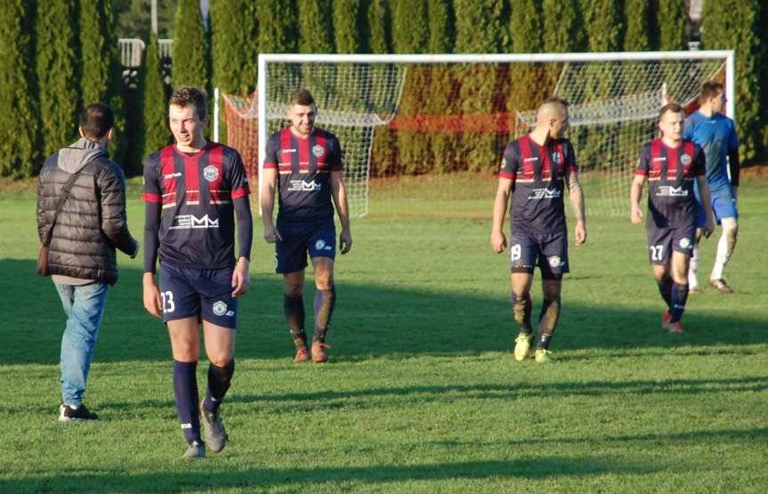 Piłka nożna. V liga krośnieńska. Hit kolejki: Tempo Nienaszów - Cosmos Nowotaniec. Derby Czeluśnica - Skołyszyn. Wyzwanie dla Ostoi