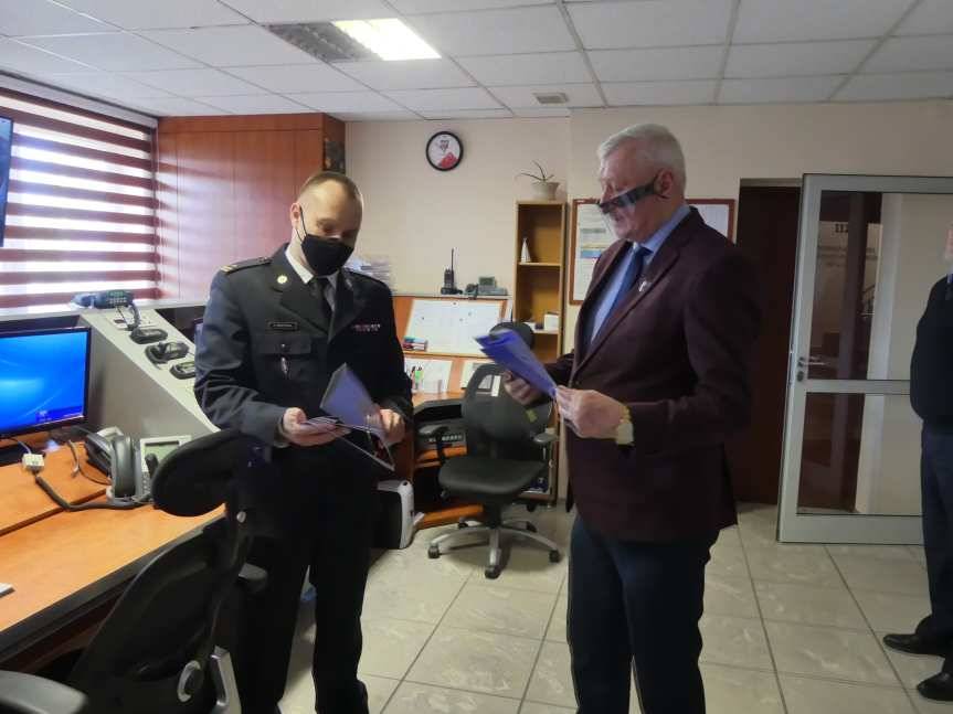 Strażacy podziękowali staroście jasielskiemu za okazaną pomoc