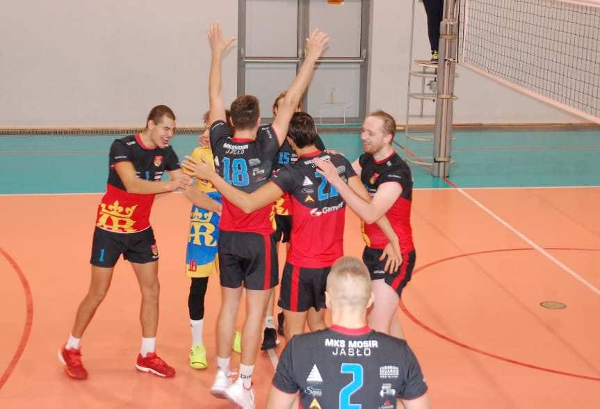 Siatkówka. II liga mężczyzn. Zwycięski tie-break MKS MOSiR Jasło w Chełmie