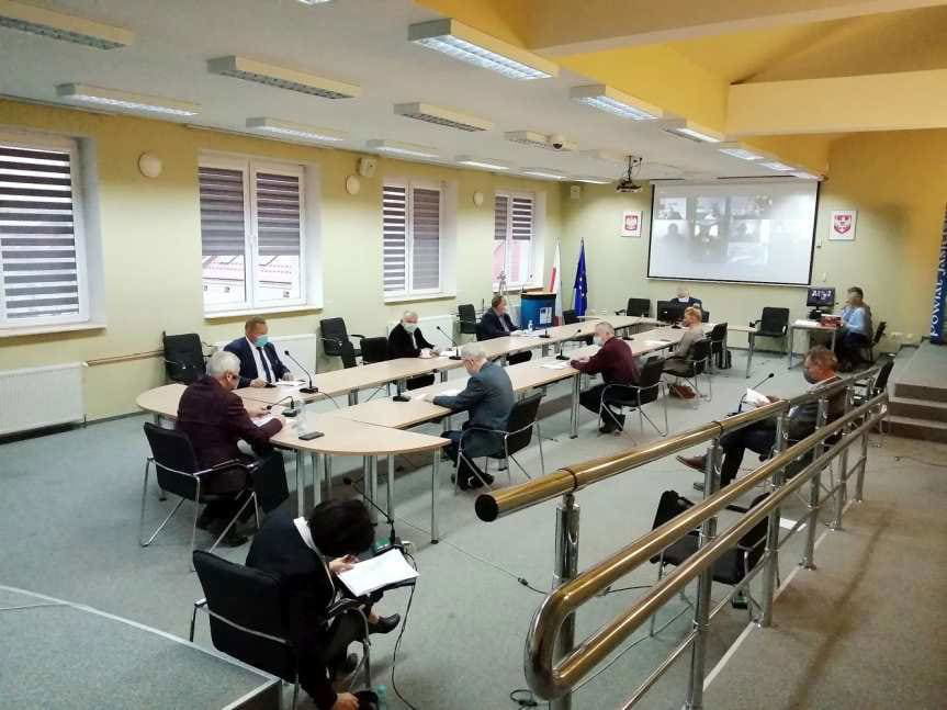 Aparat do diagnostyki koronawirusa nie został kupiony. Radny kwestionuje ważność uchwały