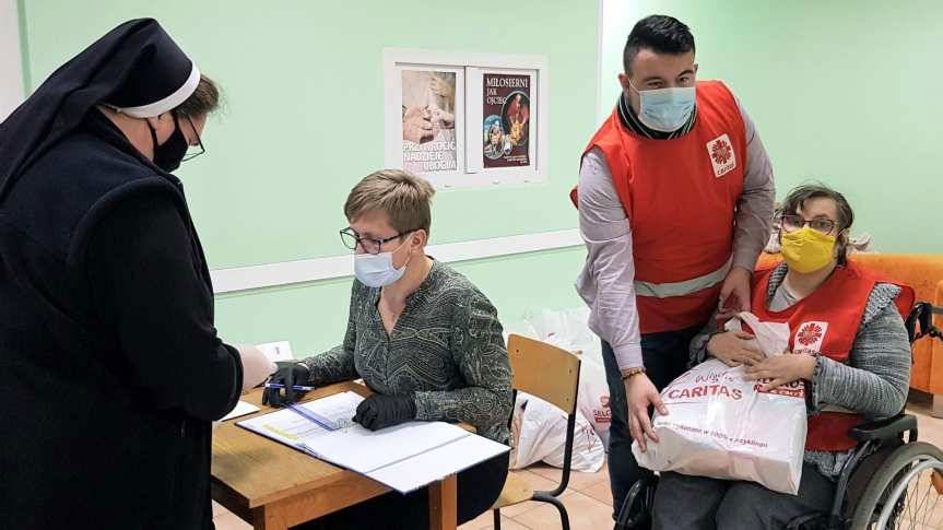 Tysiąc paczek od Caritas na święta Bożego Narodzenia