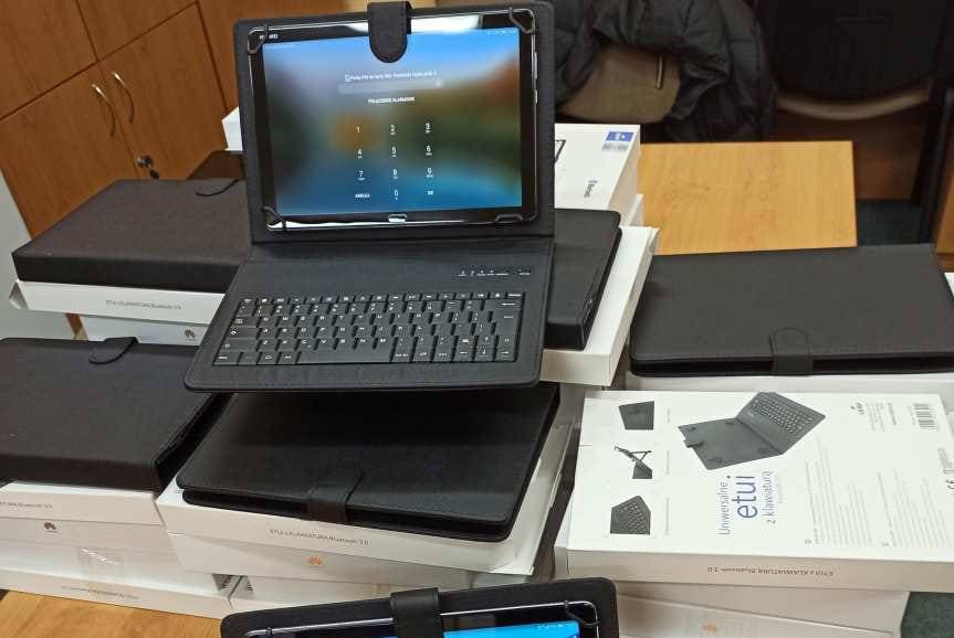 Pakiety multimedialne dla Szkoły Podstawowej w Warzycach