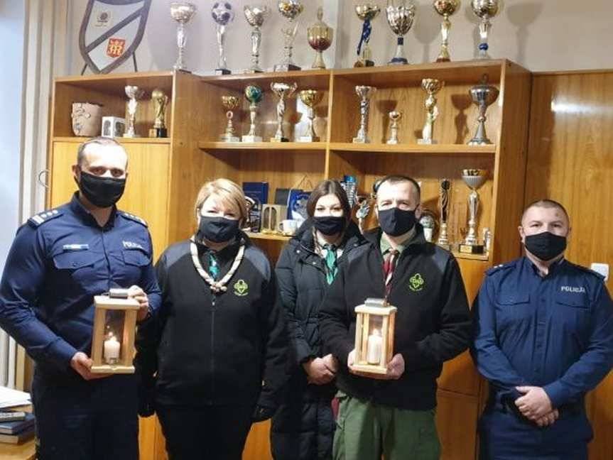 Betlejemskie Światełko Pokoju u jasielskich policjantów